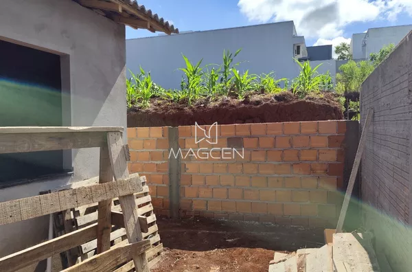 Casa de dois quartos na planta 