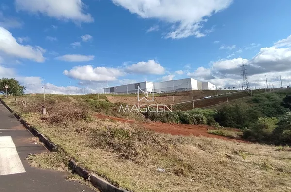 Terreno na frente do Shopping para construir edifício 