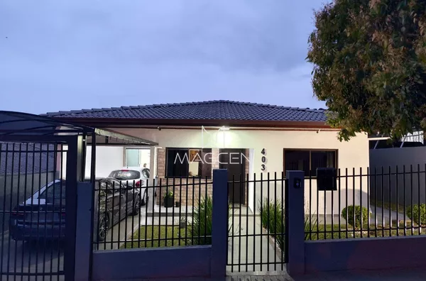 Casa perto do Centro com área de festas grande 