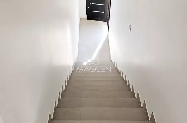 Sobrado com sol da manhã