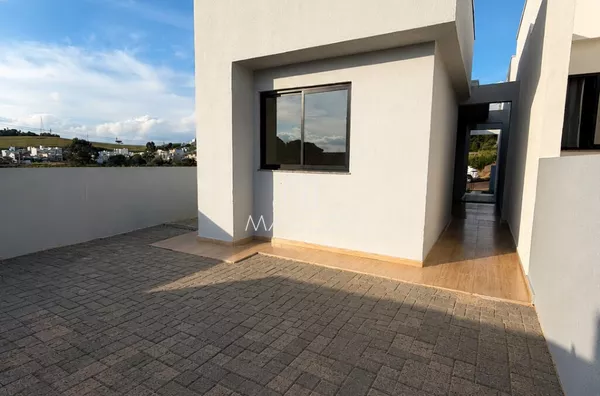 Casa com churrasqueira e amplo espaço nos fundos no bairro Fraron