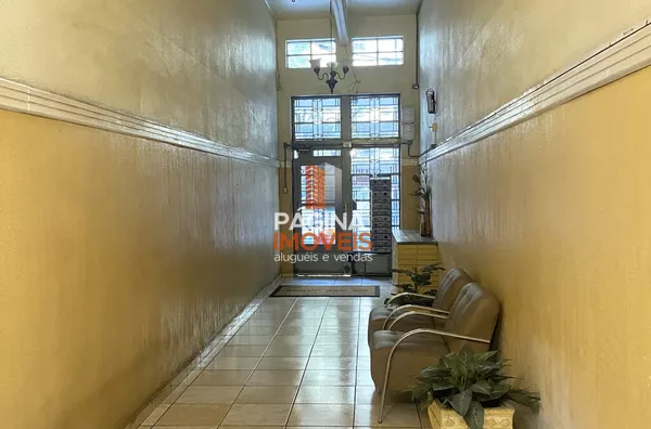 Página 1 Imóveis anuncia ótima opção de "apartamento 3 dormitórios" à venda no Centro Histórico de Porto Alegre/RS.