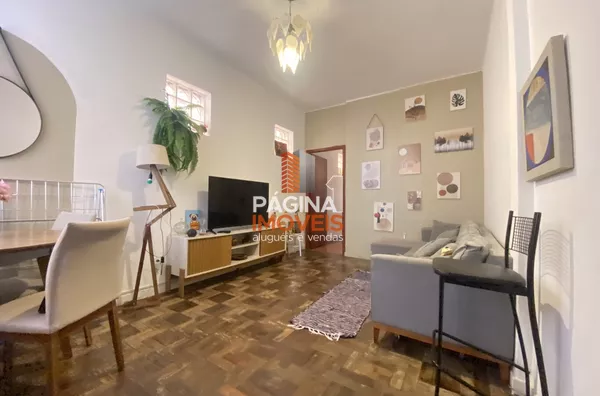 Página 1 Imóveis anuncia ótima opção de "apartamento 3 dormitórios" à venda no Centro Histórico de Porto Alegre/RS.