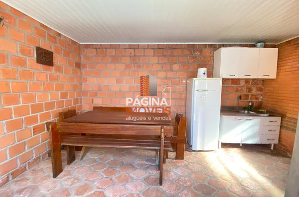 ÁREA DE LAZER E CHURRASQUEIRA