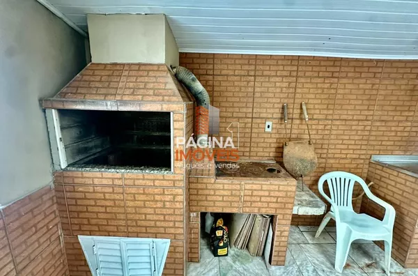 ÁREA DE LAZER COM CHURRASQUEIRA