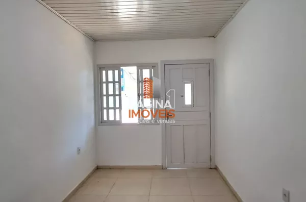 Página 1 Imóveis anuncia excelente casa térrea de 02 dormitórios reformada para aluguel, no bairro Fátima, em Canoas/RS.