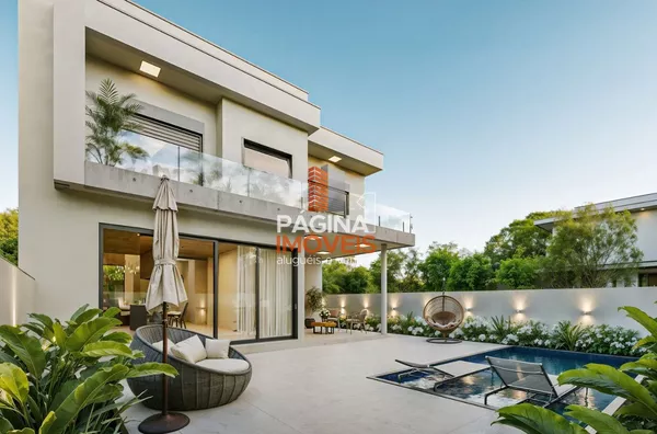 Página 1 Imóveis anuncia casa/sobrado de alto padrão com  04 suítes, sendo uma master, no bairro Moinhos de Vento em Canoas/RS.