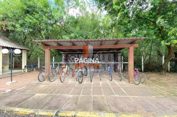 Página 1 Imóveis anuncia para venda "apartamento de 2 dormitórios" semi mobiliado no "Condomínio Residencial Punta Arenas", bairro Estancia Velha, em Canoas–RS.