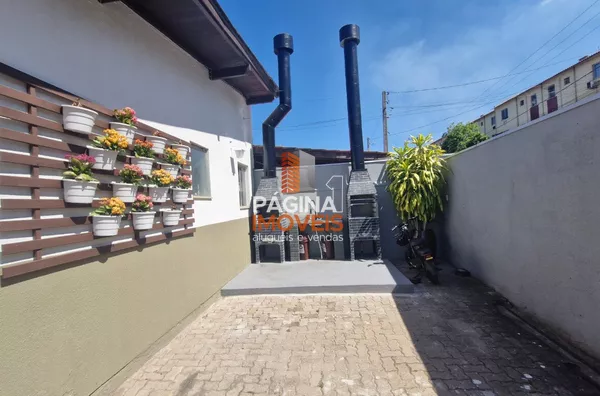 ÁREA DE LAZER COM CHURRASQUEIRA