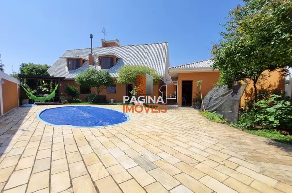 Pátio com Piscina