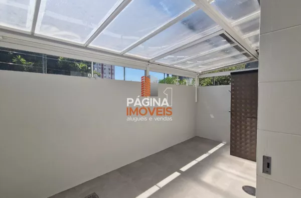 PÁTIO PRIVTIVO COM CHURRASQUEIRA