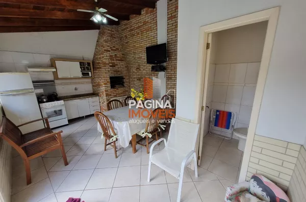 Quiosque com cozinha e churrasqueira