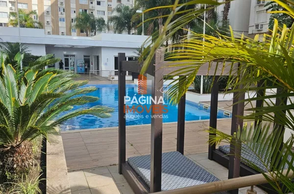 ÁREA DE LAZER COM PISCINA