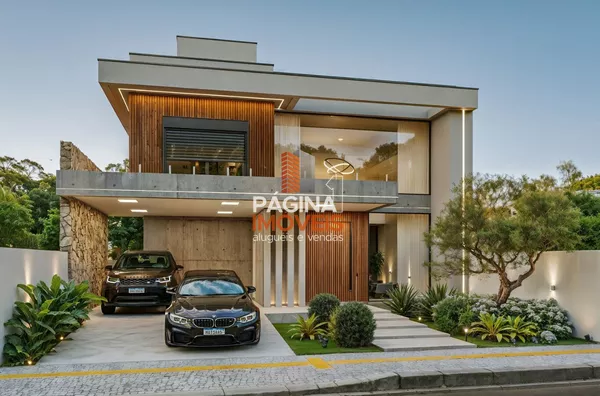 Página 1 Imóveis anuncia casa/sobrado de alto padrão com  04 suítes, sendo uma master, no bairro Moinhos de Vento em Canoas/RS.