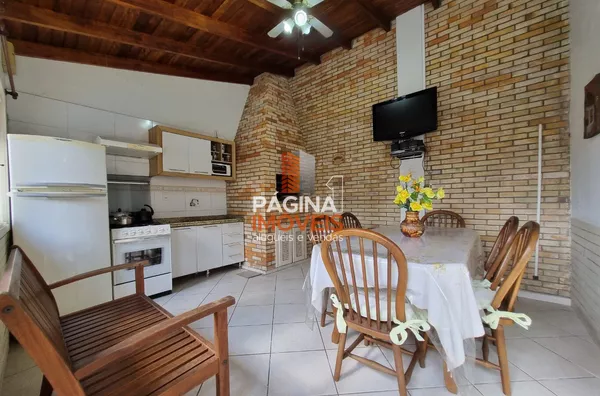 Quiosque com cozinha e churrasqueira