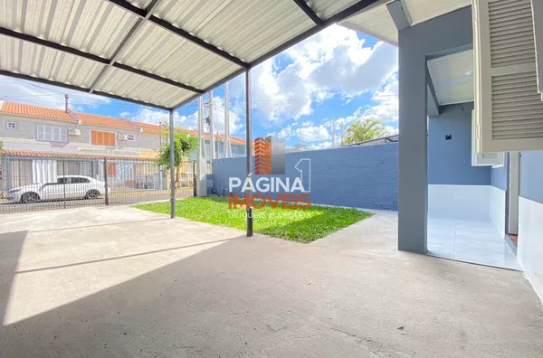 Pátio da frente com garagem e jardim