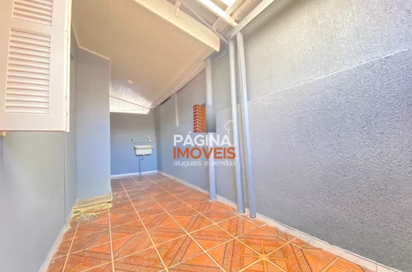 Área de serviço e pátio dos fundos