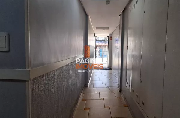 Página 1 Imóveis anuncia "sala comercial" para aluguel no bairro Floresta, Porto Alegre/RS.