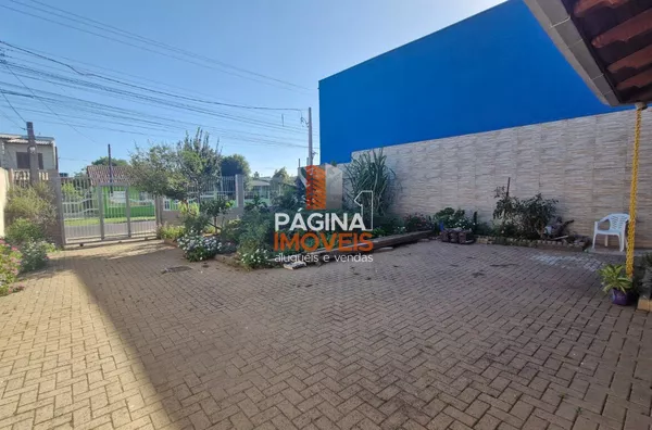 JARDIM E PÁTIO NA FRENTE DO IMÓVEL