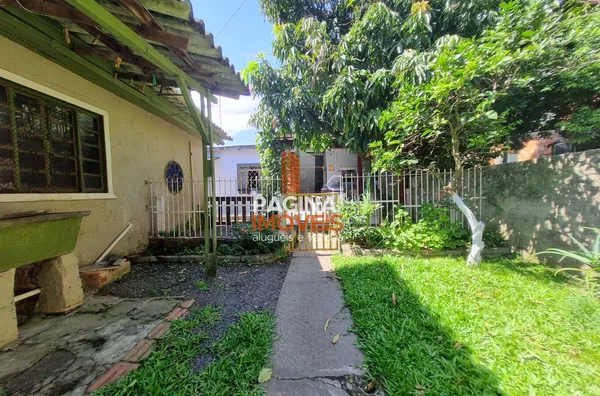 Fachada casa dos fundos