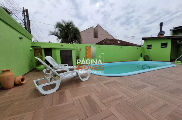 Página 1 Imóveis anuncia linda e aconchegante casa com piscina de 3 dormitórios no bairro São Luís em Canoas/RS. - Foto 1