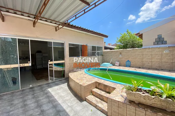 Piscina e quiosque