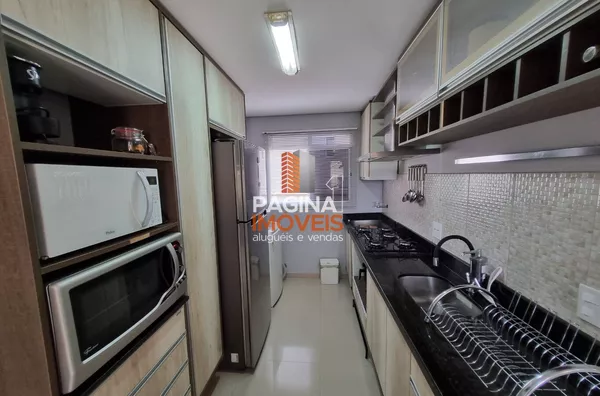 Cozinha com área de serviço integrada