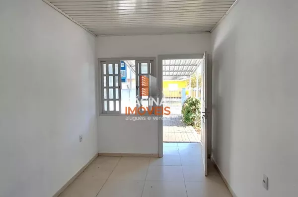 Página 1 Imóveis anuncia excelente casa térrea de 02 dormitórios reformada para aluguel, no bairro Fátima, em Canoas/RS.