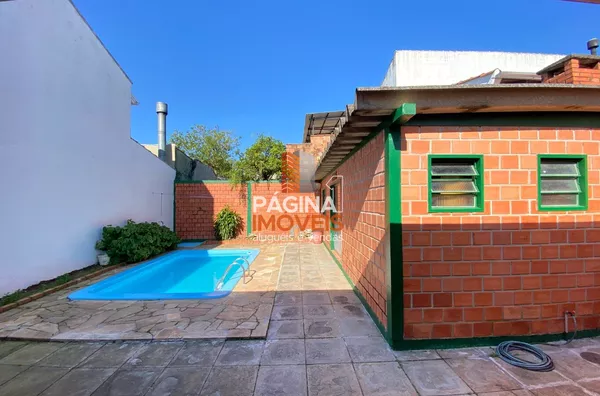 ÁREA DE LAZER COM PISCINA