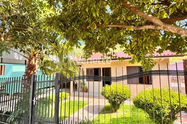 Casa à venda, bairro Sagrado Coração de Jesus, Veranópolis/RS. 