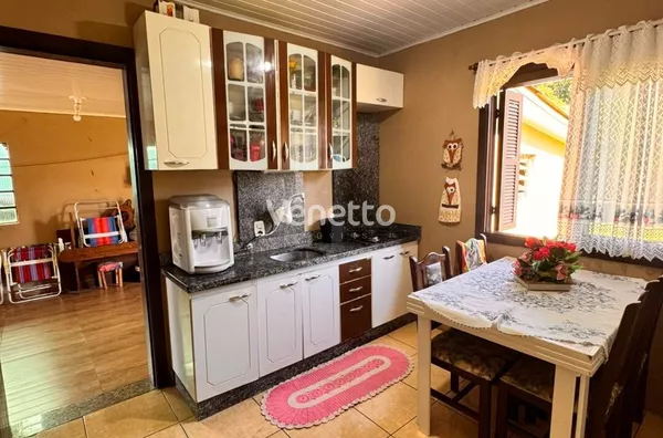 Casa à venda, bairro Sagrado Coração de Jesus, Veranópolis/RS. 