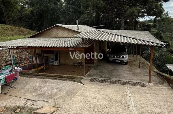 Casa à venda no bairro Femaçã, Veranópolis/RS. 