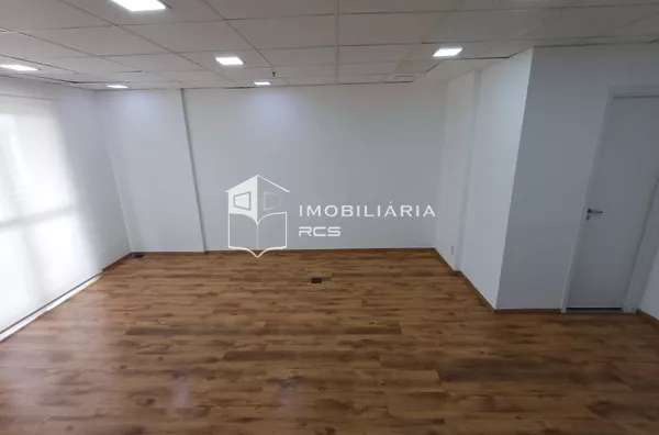 Sala Comercial de 40m² para Alugar em Frente ao Fórum Trabalhista | Av. Marquês de São Vicente