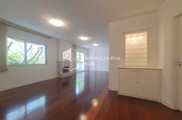 Vila Madalena: Ap 195m², 2 Suítes, Varanda Ampla e Piscina Aquecida
