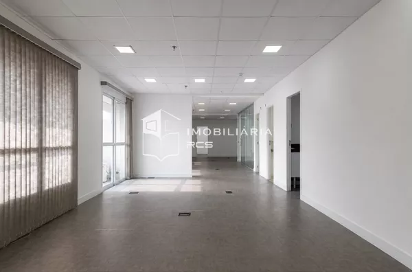 Conjunto Comercial 183m² na Barra Funda – A 550m do Metrô, Vão Livre e 4 Vagas