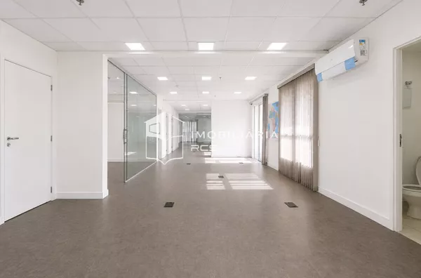 Conjunto Comercial 183m² na Barra Funda – A 550m do Metrô, Vão Livre e 4 Vagas