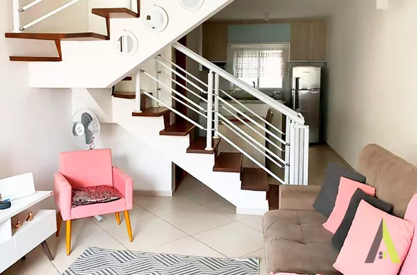 Sobrado com Excelente Acabamento em Condomínio Fechado de São Roque!