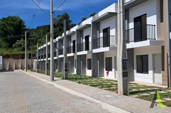 Sobrado em Condomínio Fechado em São Roque!