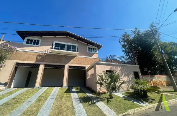 Casa em Condomínio Fechado de Alto Padrão em São Roque! 