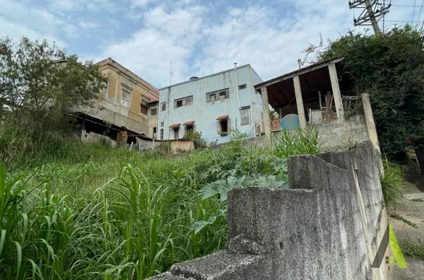 Terreno no centro de São Roque!