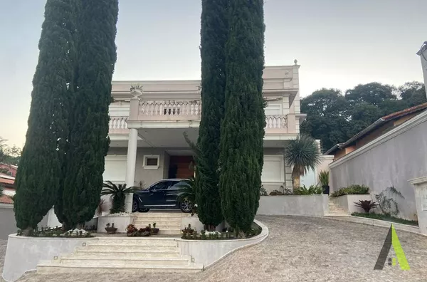 Sobrado de Alto Padrão  decorado em condomínio de São Roque!