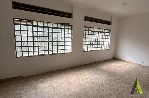  Sala Comercial no Centro de Araçariguama!