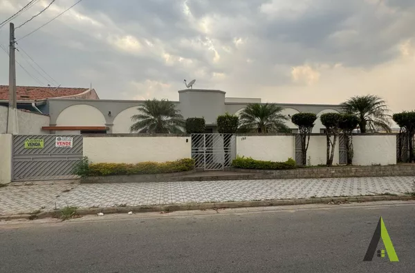 Casa Térrea em Bairro Nobre de São Roque!