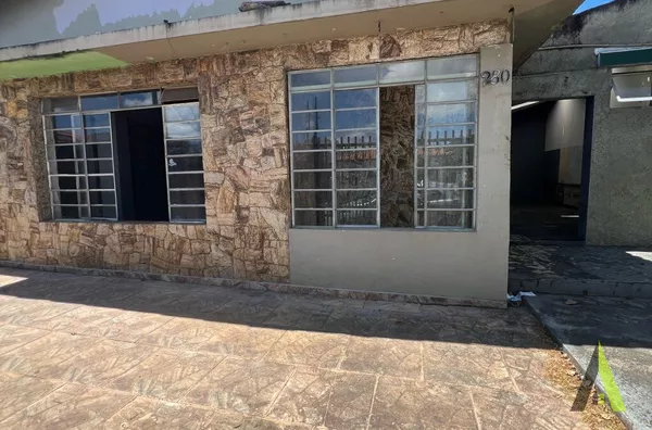 Casa Térrea Comercial em São Roque!