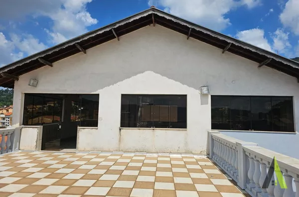 Sobrado no Centro de São Roque! 