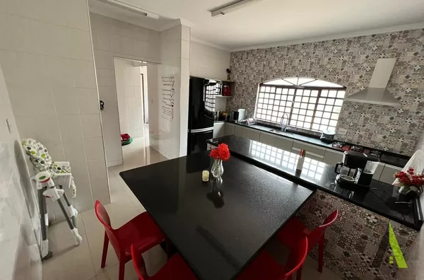 Sobrado em Bairro Nobre de São Roque!