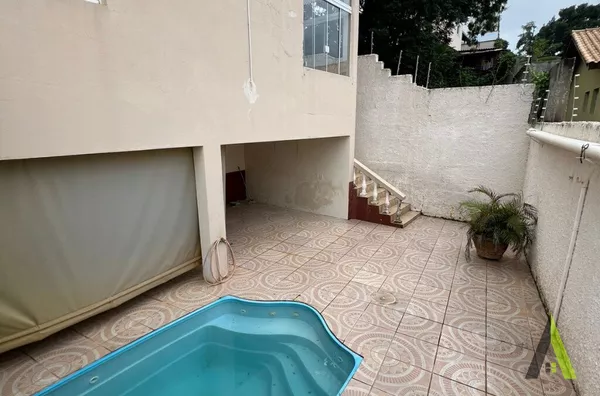 Casa Térrea em Bairro Tradicional em São Roque! 