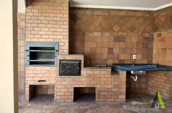 Sobrado com Área Gourmet Completa em Condomínio Fechado de São Roque! 