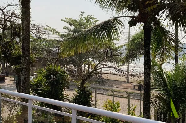 Casa Exclusiva de frente para Praia em Ubatuba com Pousada e Casa de caseiro!