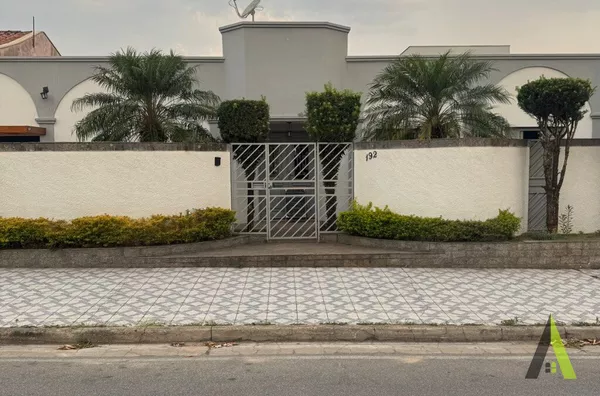 Casa Térrea em Bairro Nobre de São Roque!